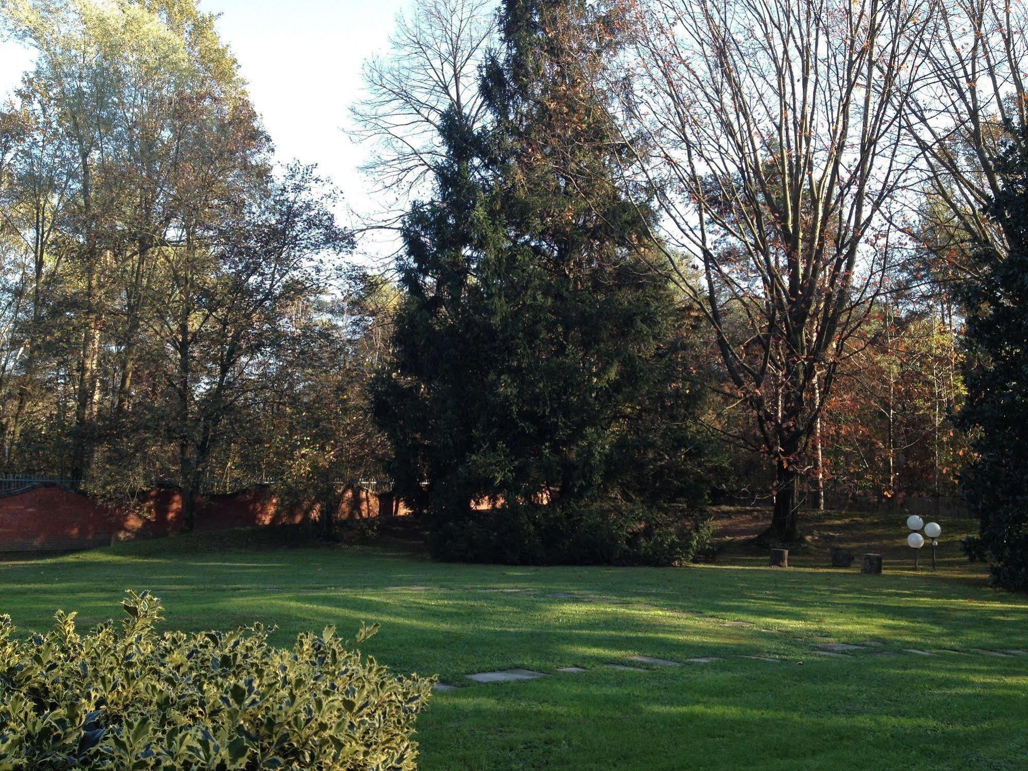 Bed&Garden Bed and Breakfast Cesate Buitenkant foto